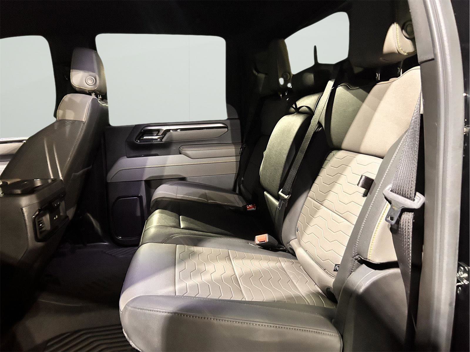 Used 2025 Chevrolet Silverado 2500 ZR2 image 7