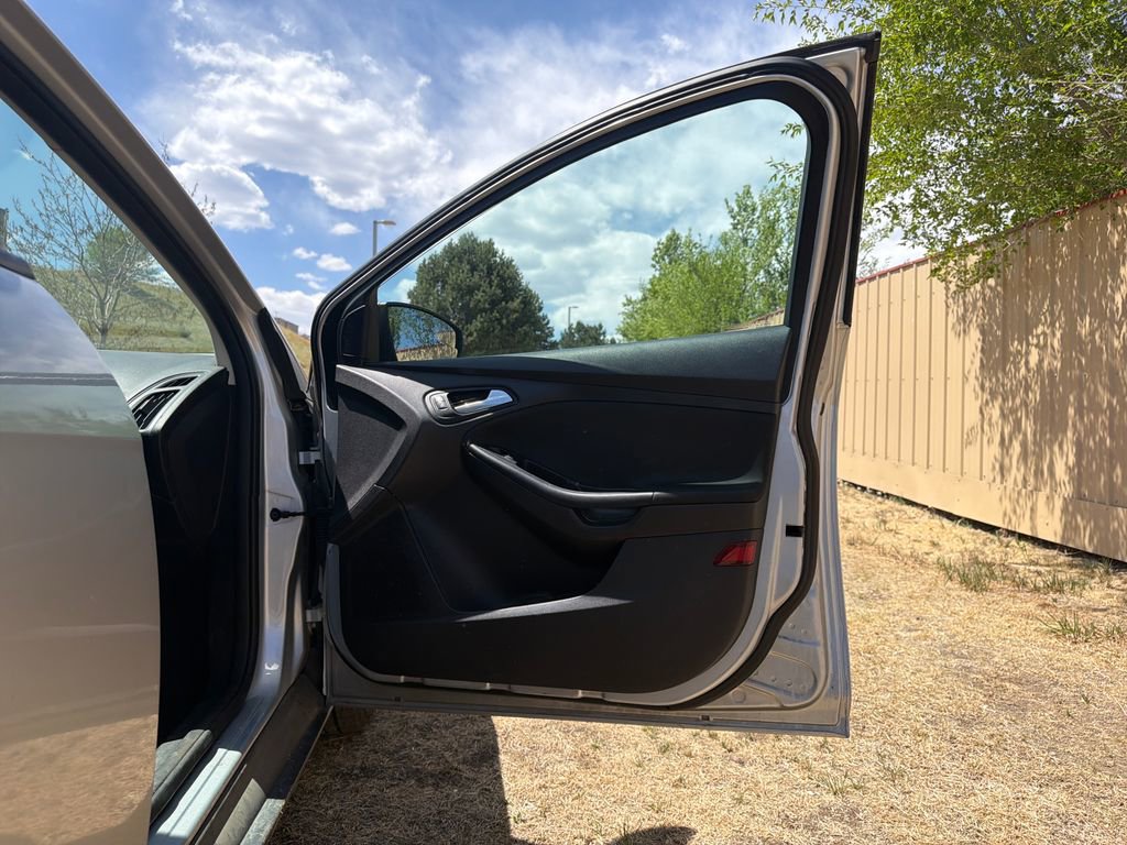 Used 2018 Ford Focus SE FWD image 27