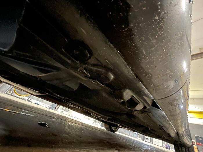 Used 2010 Mercedes-Benz E 350 4MATIC Sedan image 12