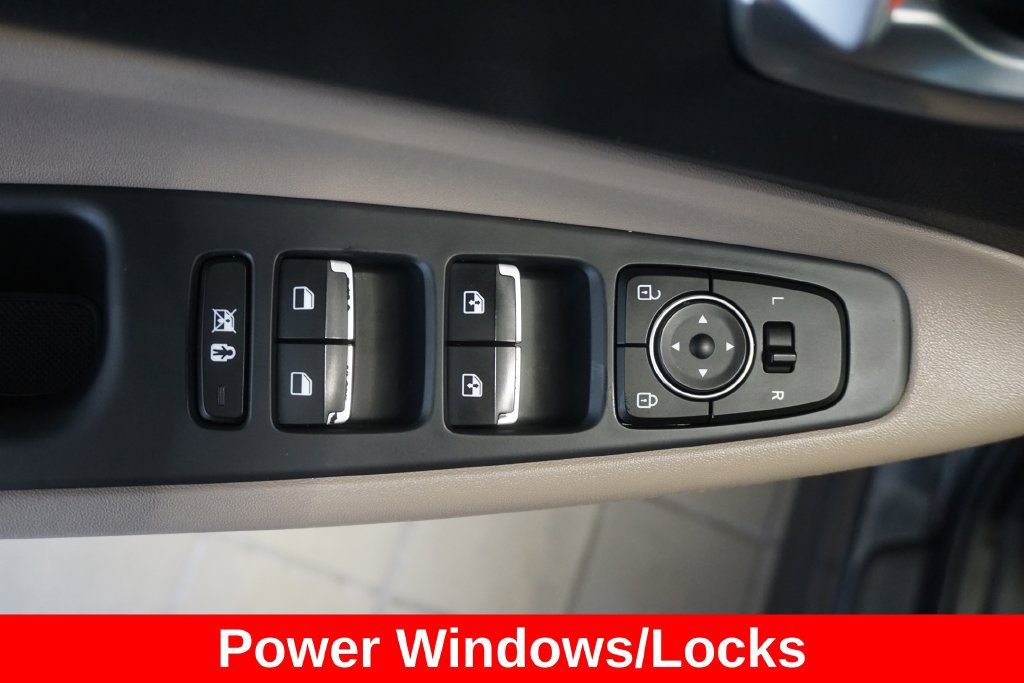 Used 2020 Hyundai Santa Fe SEL w/ Convenience Package FWD image 6
