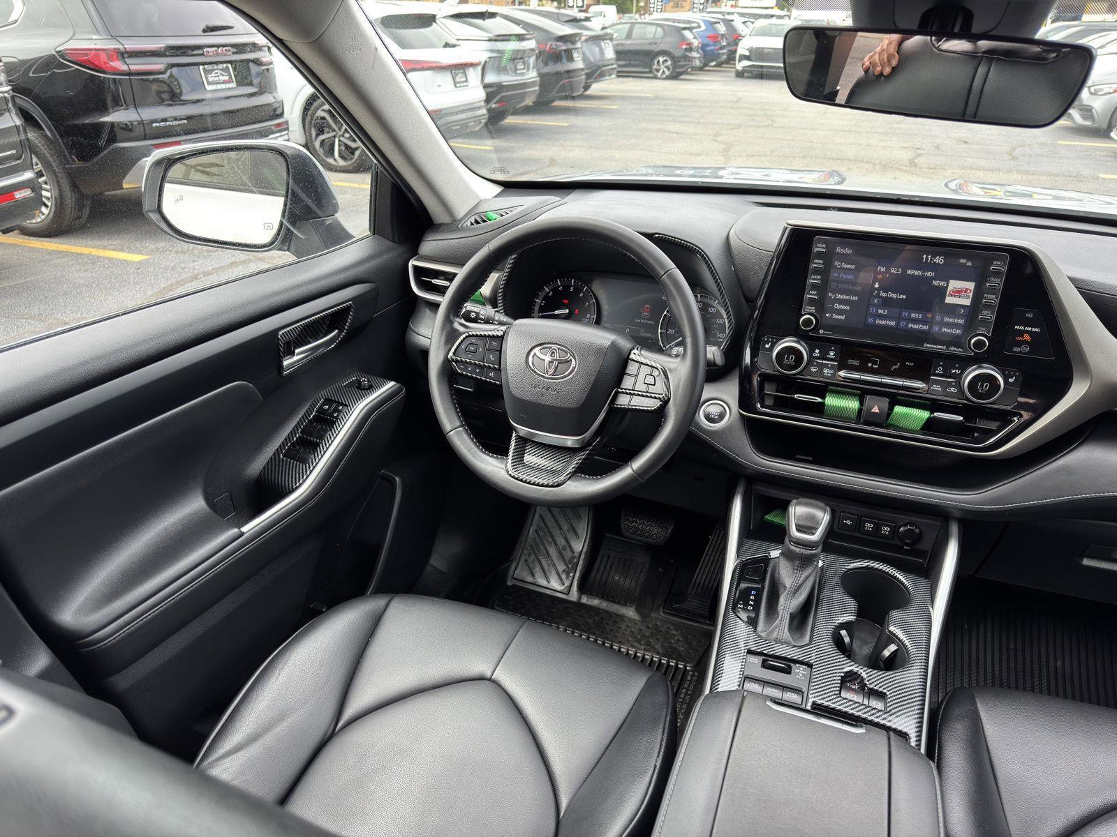 Used 2021 Toyota Highlander XLE AWD/4WD image 34