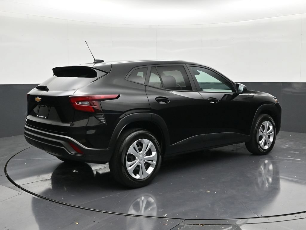 Used 2025 Chevrolet Trax LS FWD image 5