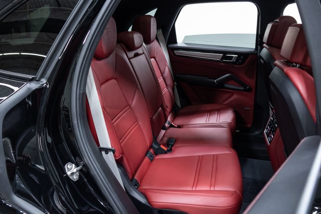 Used 2023 Porsche Cayenne Platinum Edition AWD/4WD image 24