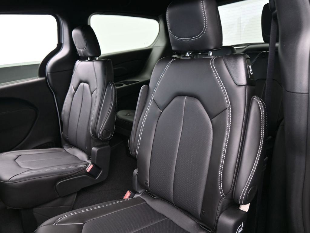 New 2026 Chrysler Pacifica Select image 26