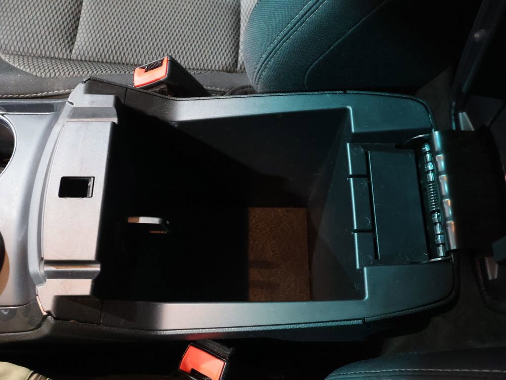 Used 2018 Ford Explorer XLT image 32