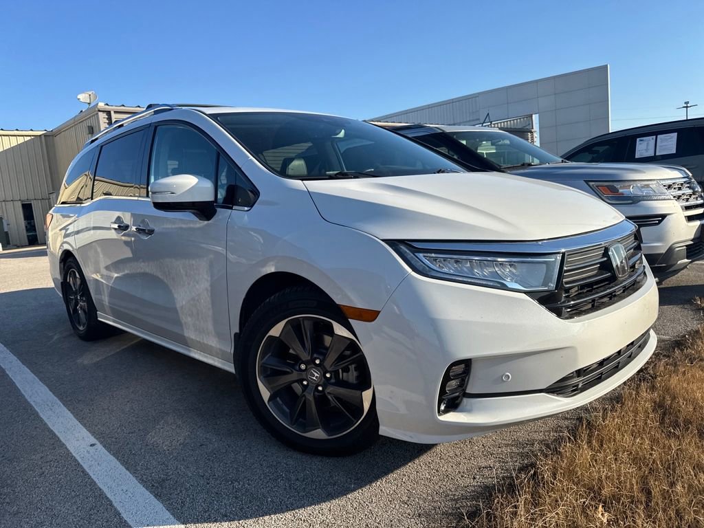 Used 2023 Honda Odyssey Elite image 3