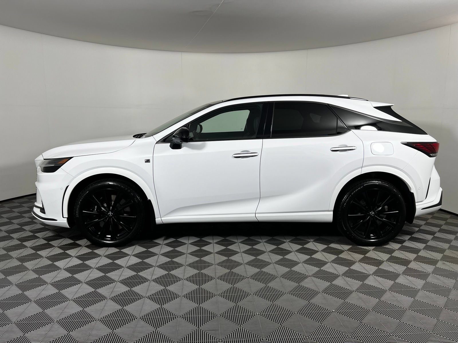 Used 2025 Lexus RX 500h F Sport w/ Convenience Package AWD/4WD image 8