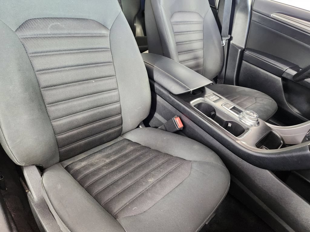 Used 2017 Ford Fusion SE FWD image 11