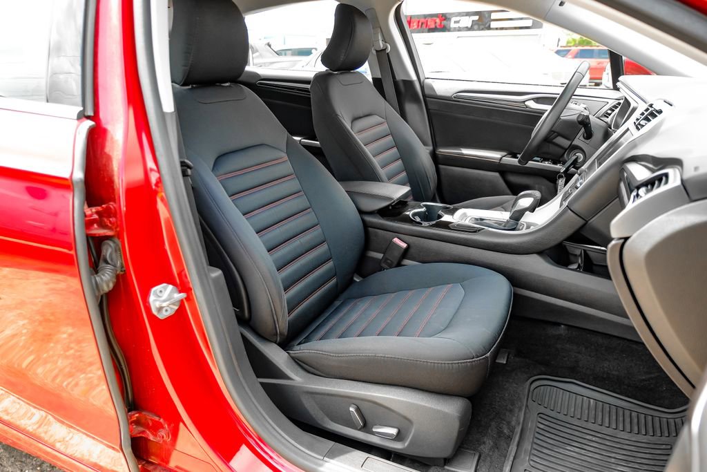 Used 2016 Ford Fusion SE FWD image 38