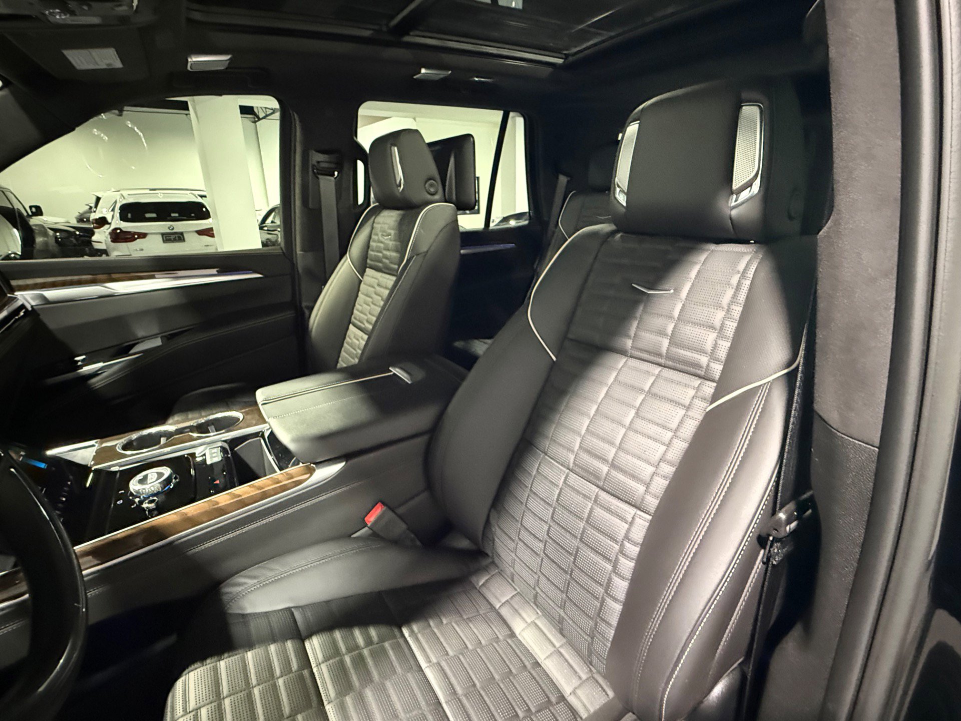 Used 2025 Cadillac Escalade Sport Platinum w/ LPO, ONYX Package image 25