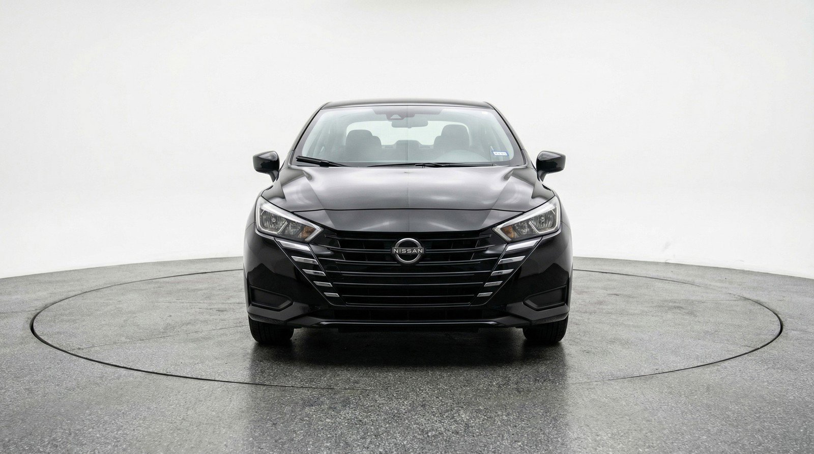 Used 2025 Nissan Versa SV image 2