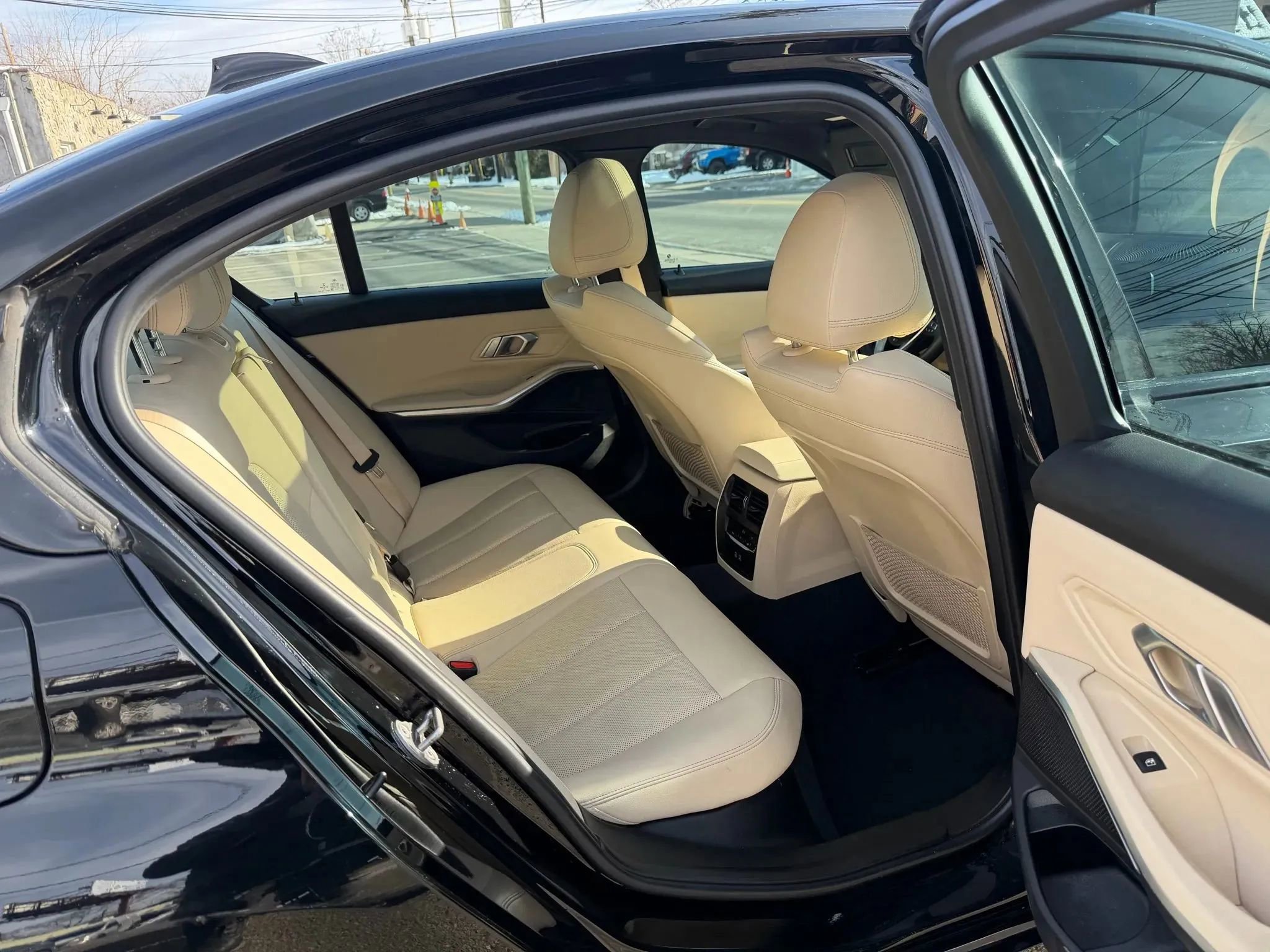 Used 2022 BMW 330i xDrive Sedan w/ Driving Assistance Package image 26