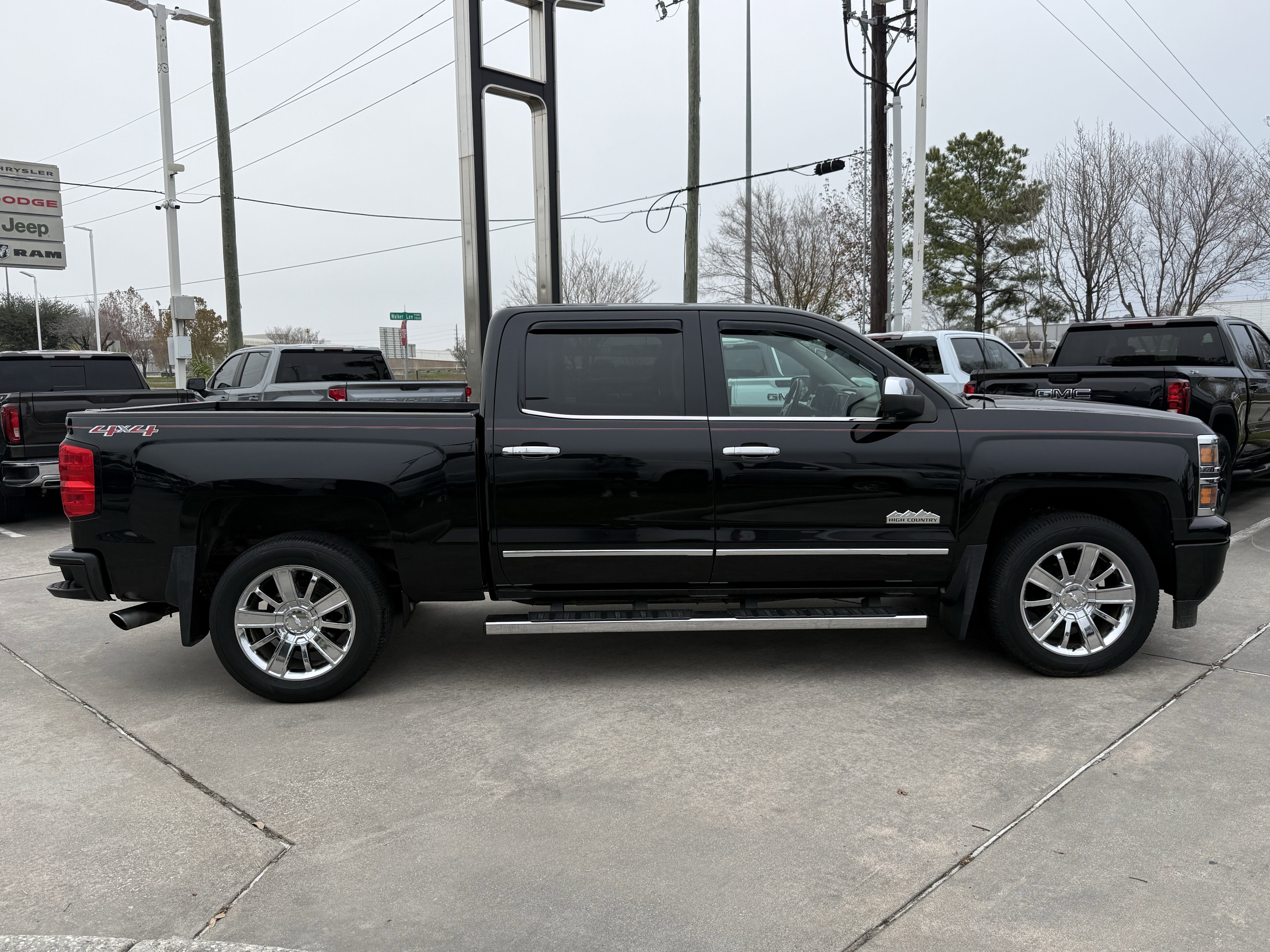 Used 2015 Chevrolet Silverado 1500 High Country w/ High Country Premium Package image 3