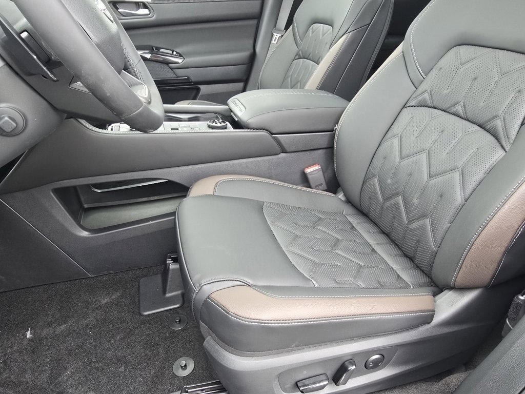 New 2026 Nissan Pathfinder Platinum image 15