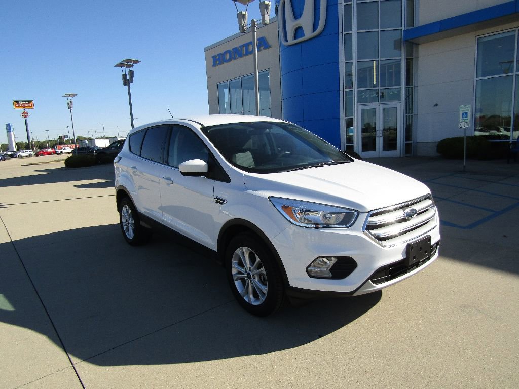 Used 2017 Ford Escape SE image 3