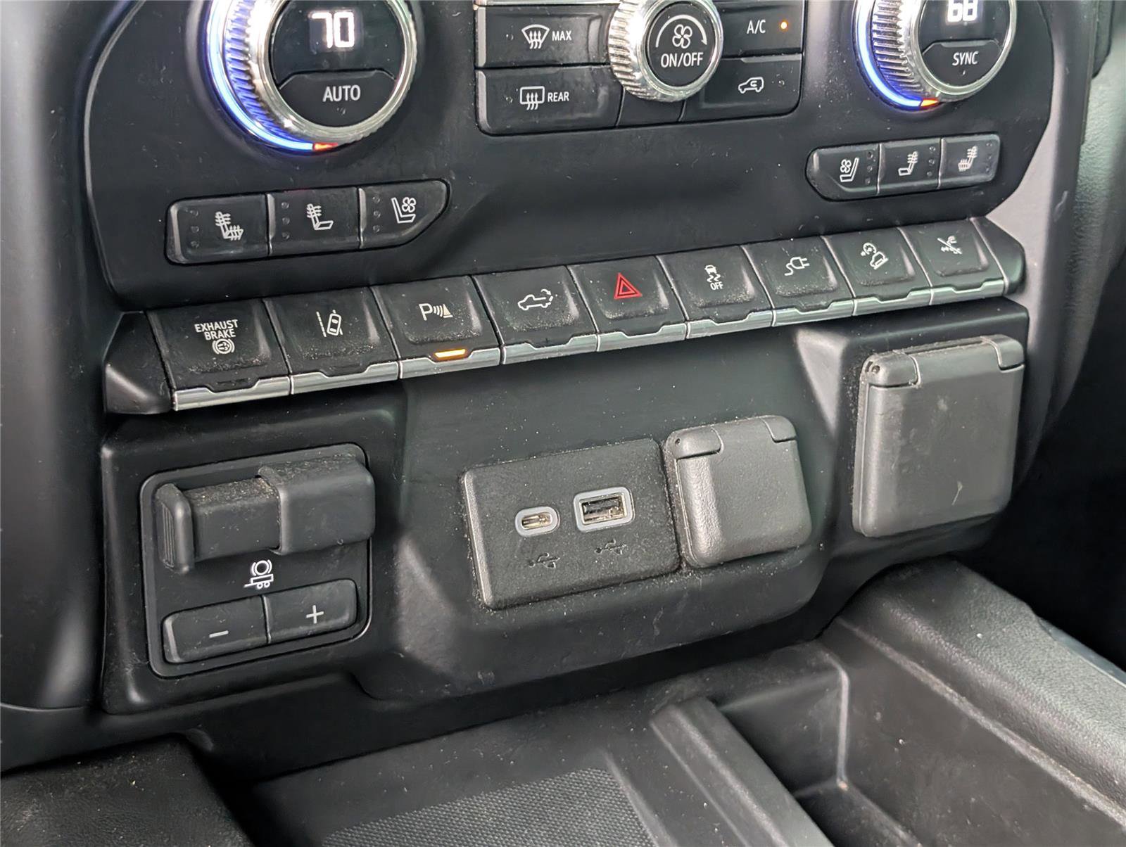 Used 2023 GMC Sierra 2500 Denali w/ Technology Package AWD/4WD image 21