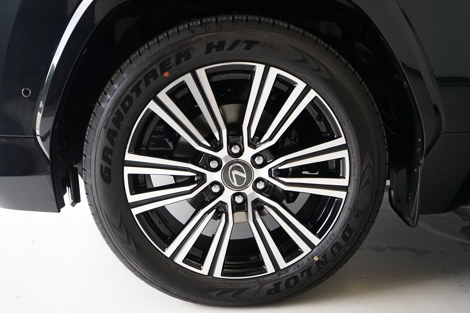 Used 2026 Lexus LX 700h Luxury w/ Appearance Package AWD/4WD image 37