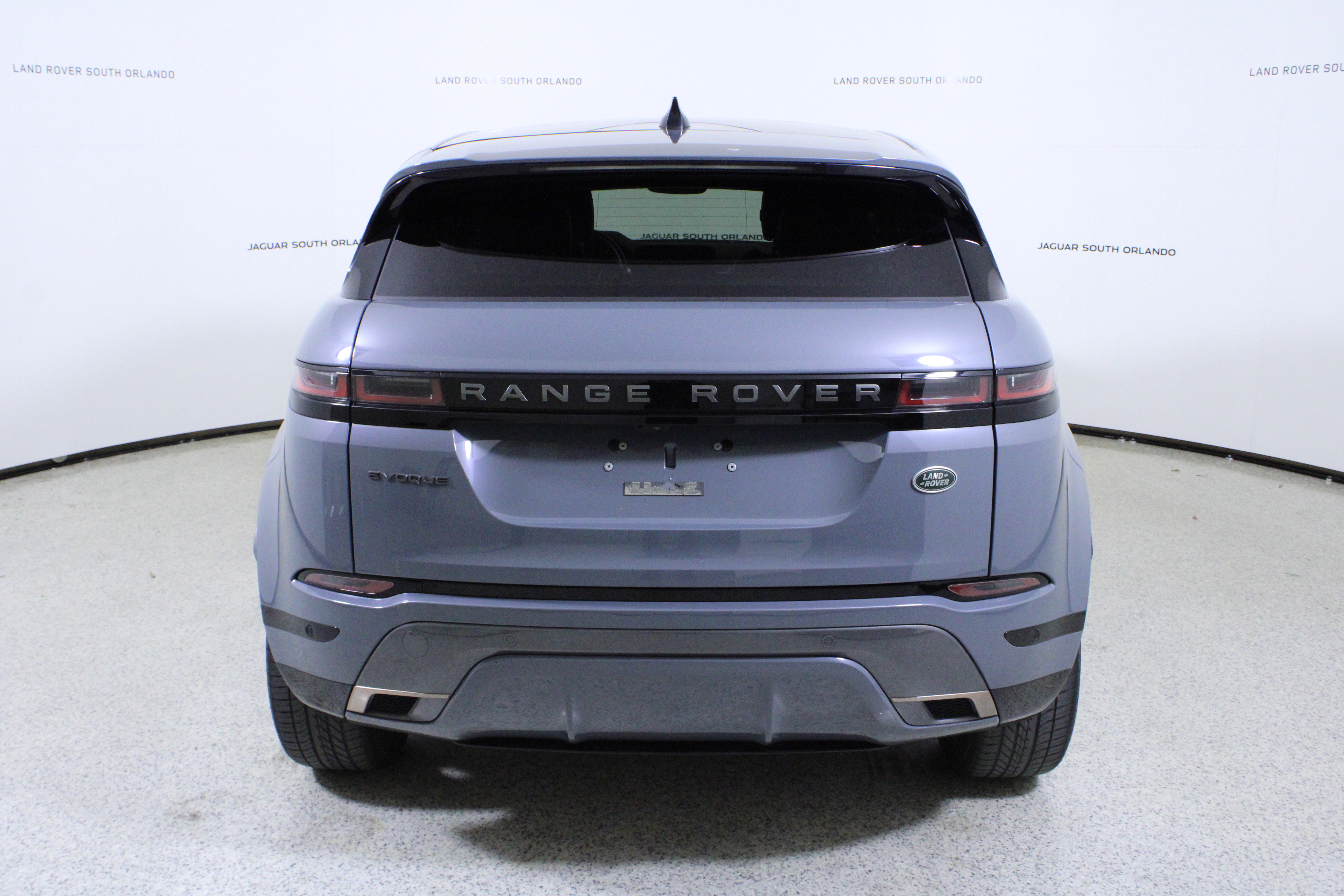 Used 2023 Land Rover Range Rover Evoque R-Dynamic SE image 6