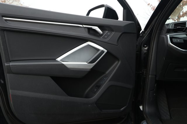 Used 2024 Audi Q3 2.0T Premium image 24