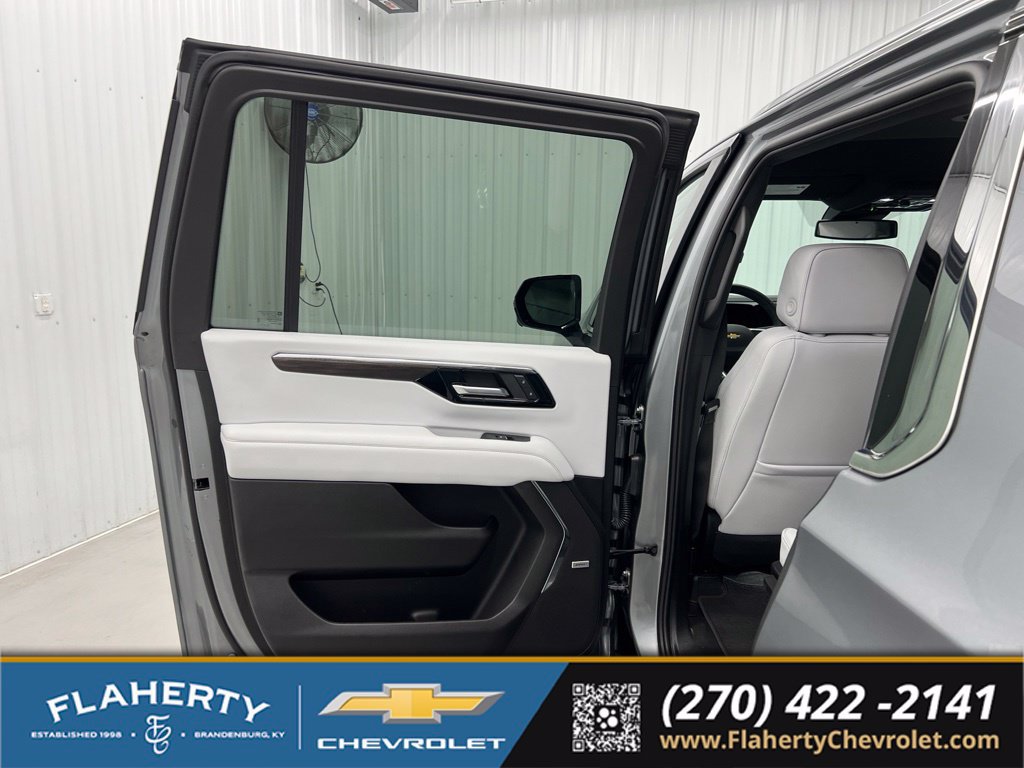 Used 2026 Chevrolet Suburban Premier AWD/4WD image 10