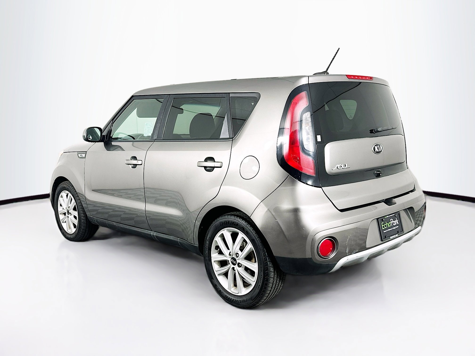 Used 2018 Kia Soul + image 5