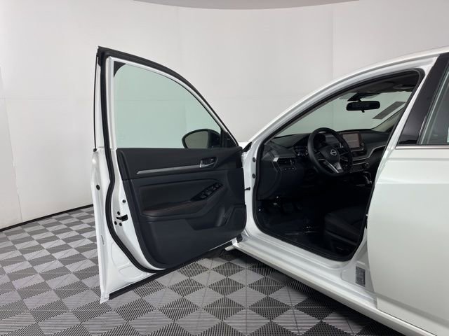 New 2025 Nissan Altima 2.5 SR image 16