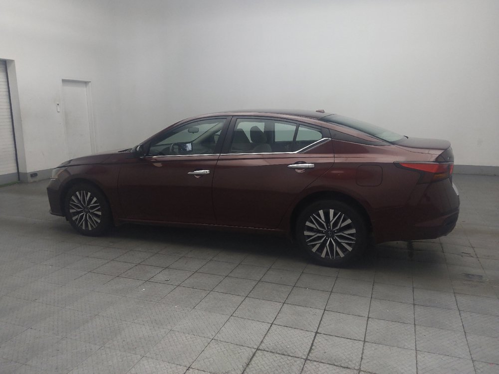 Used 2023 Nissan Altima 2.5 SV w/ SV Premium Package AWD/4WD image 3