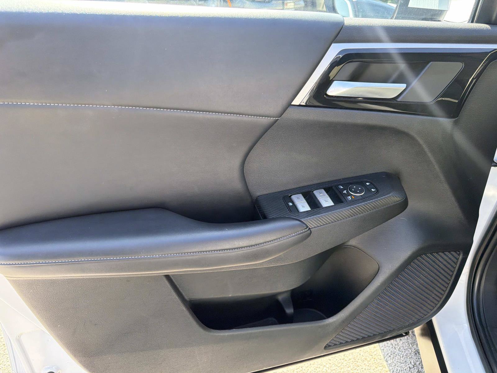 Used 2024 Mitsubishi Outlander AWD image 17