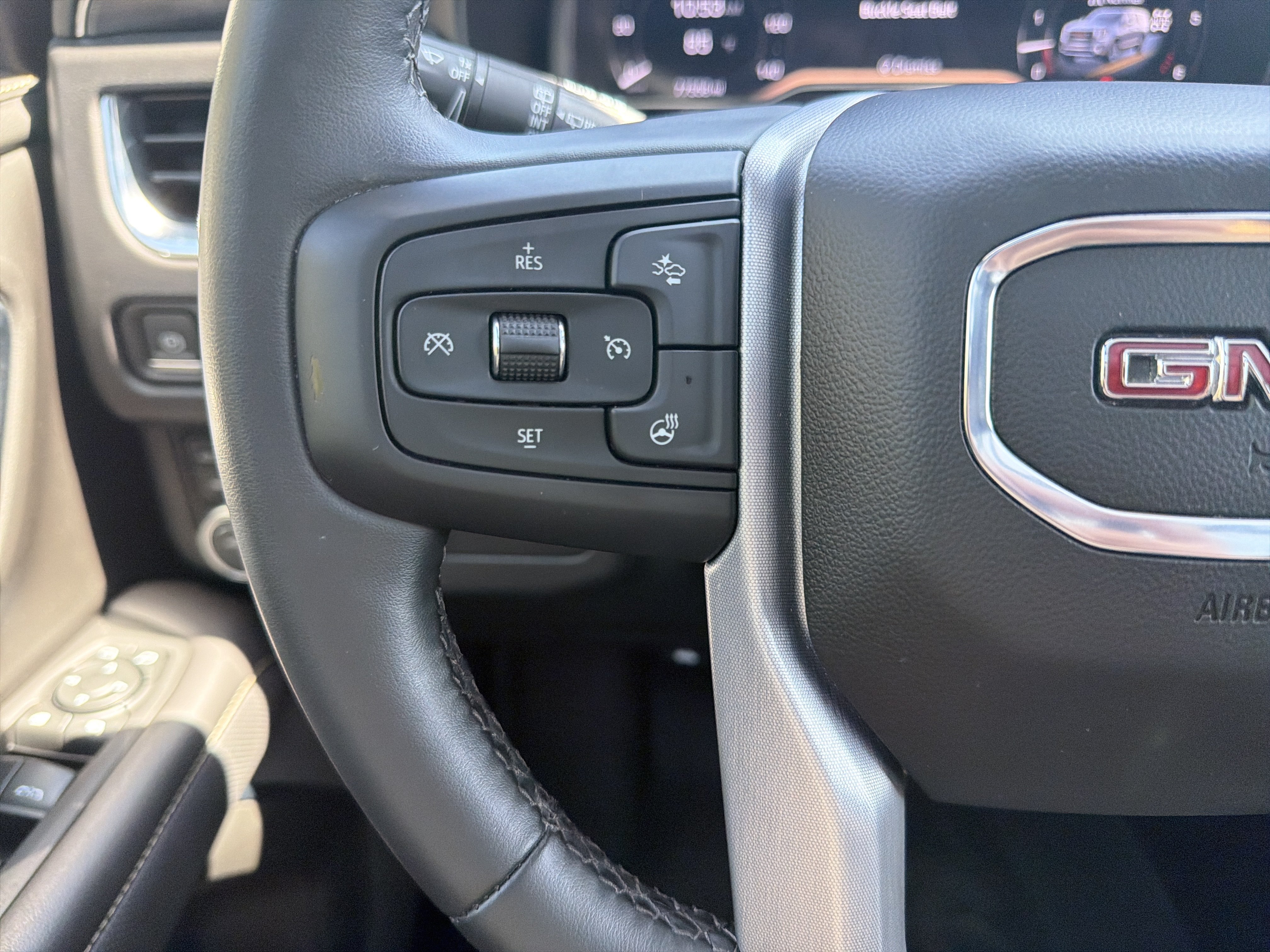Used 2023 GMC Yukon XL SLT w/ SLT Luxury Package AWD/4WD image 19