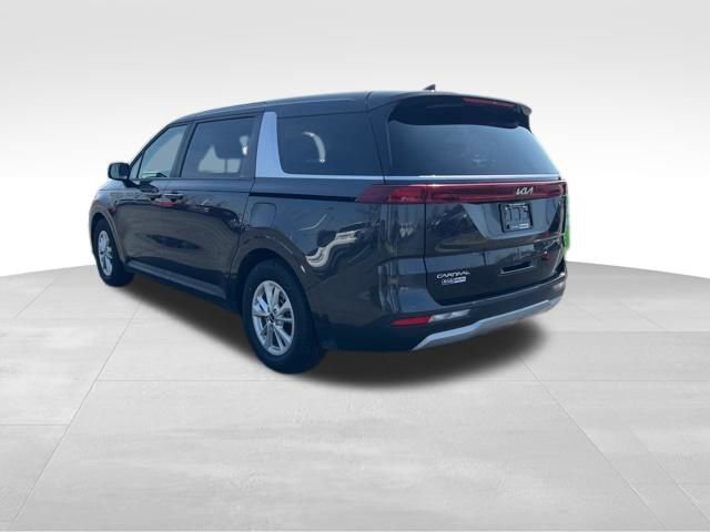 Used 2024 Kia Carnival LX image 5
