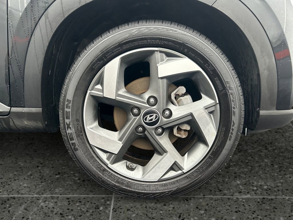 Certified 2025 Hyundai Venue SEL image 9