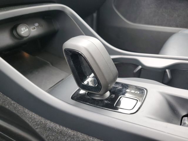 Used 2025 Volvo XC40 B5 Core image 15