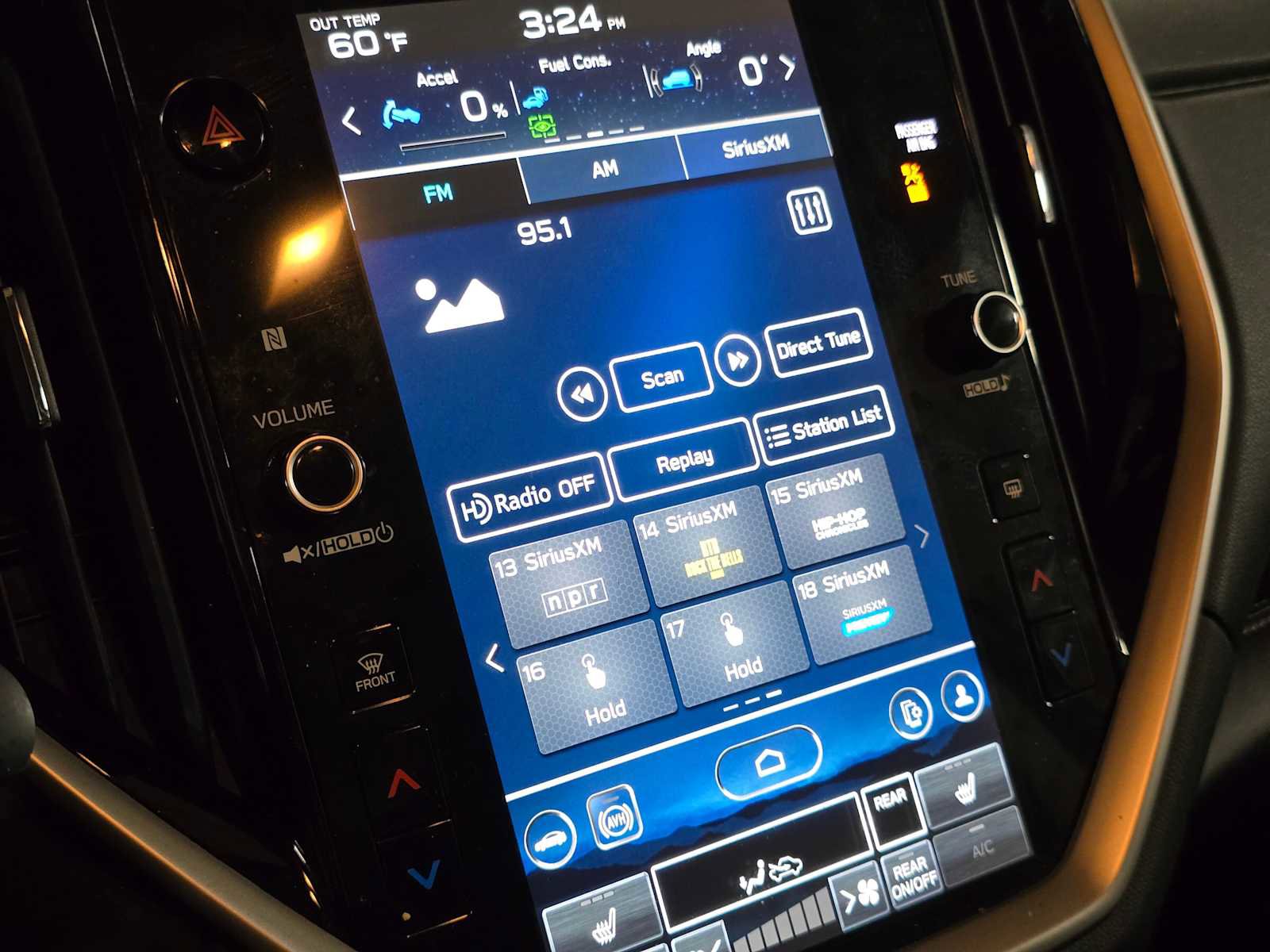 Used 2024 Subaru Ascent Limited w/ Technology Package image 32