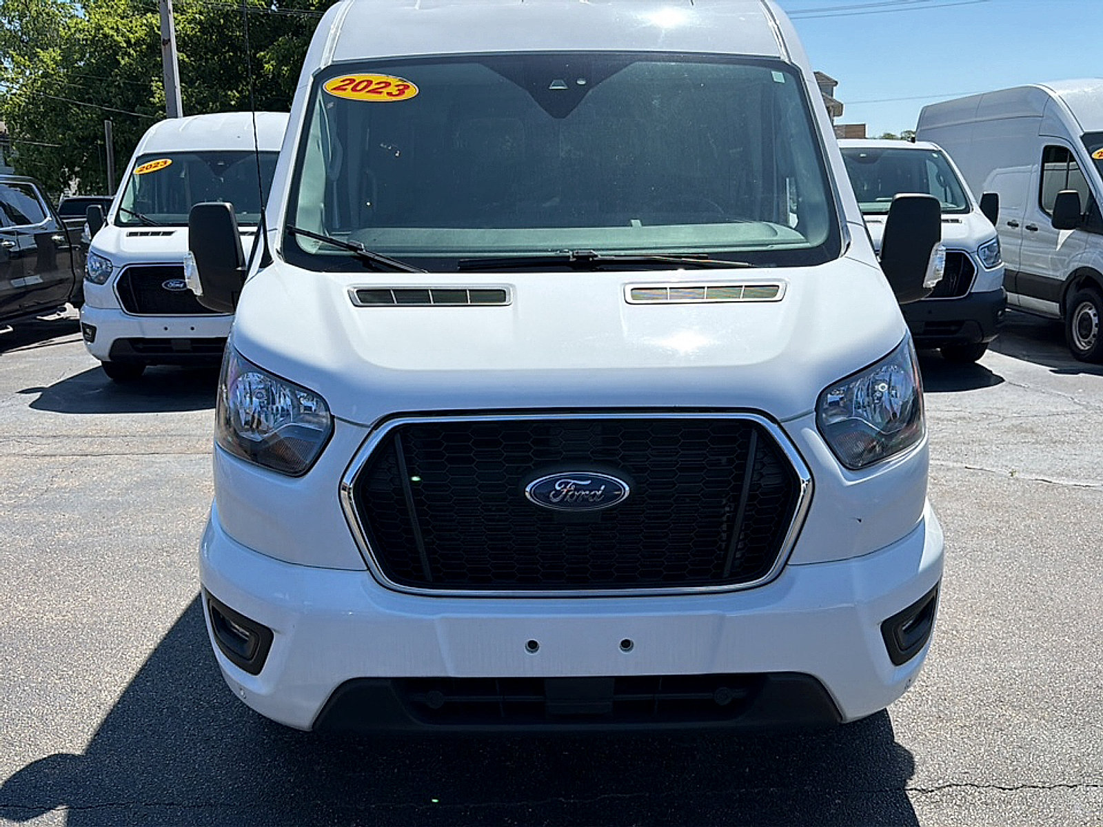 Used 2023 Ford Transit 350 XLT RWD image 3