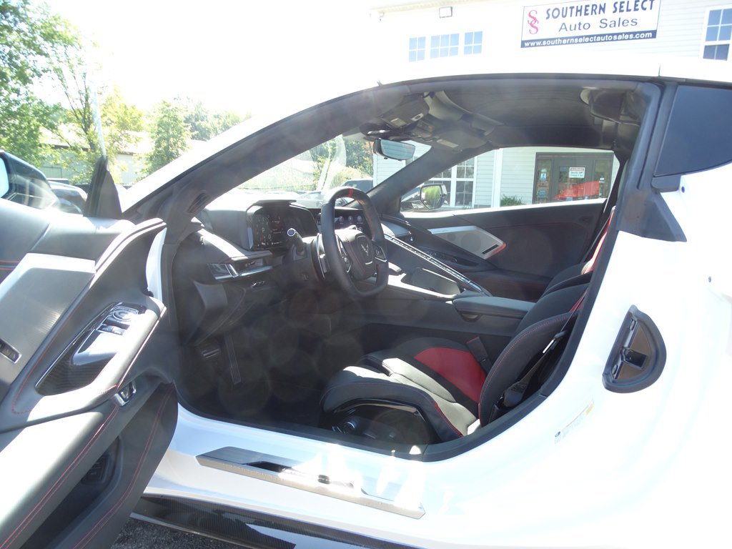 Used 2020 Chevrolet Corvette Stingray Premium Cpe w/ 3LT Preferred Equipment Group RWD image 9