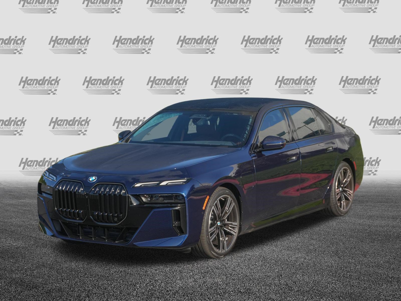 Used 2026 BMW 750e xDrive AWD/4WD image 5