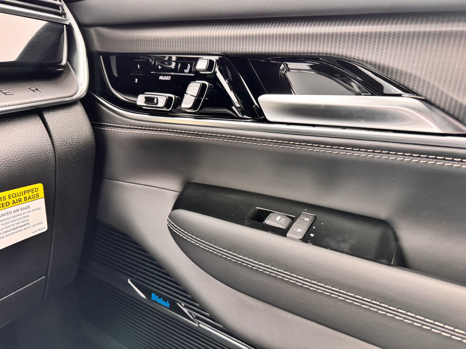 New 2026 Jeep Grand Wagoneer Summit image 32