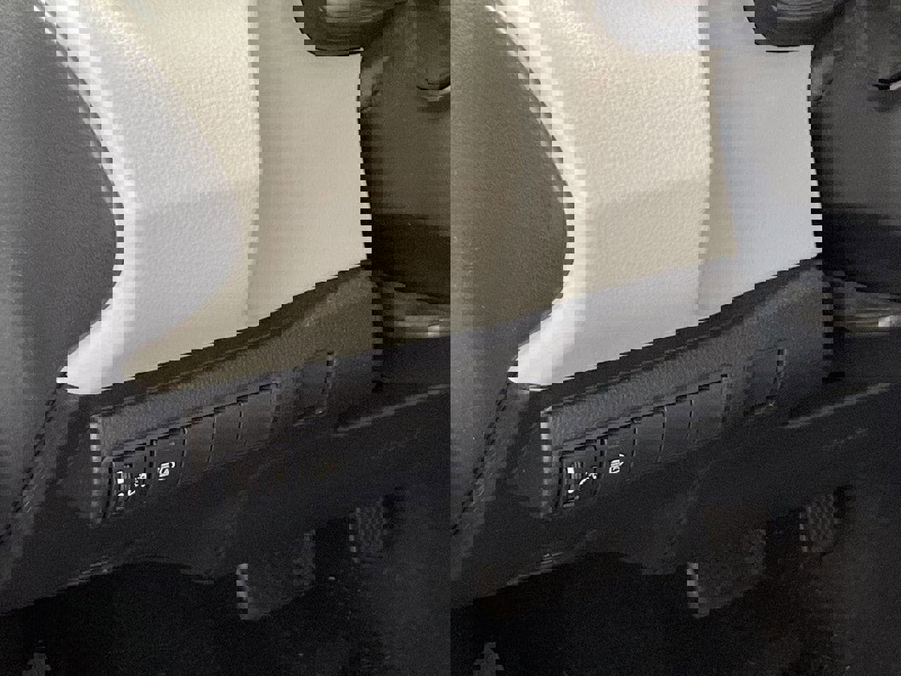 Used 2022 Toyota Corolla LE w/ Carpet Mat Package (TMS) image 13