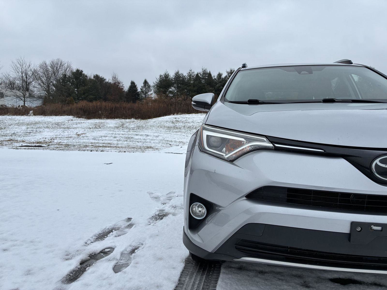 Used 2018 Toyota RAV4 Limited image 3