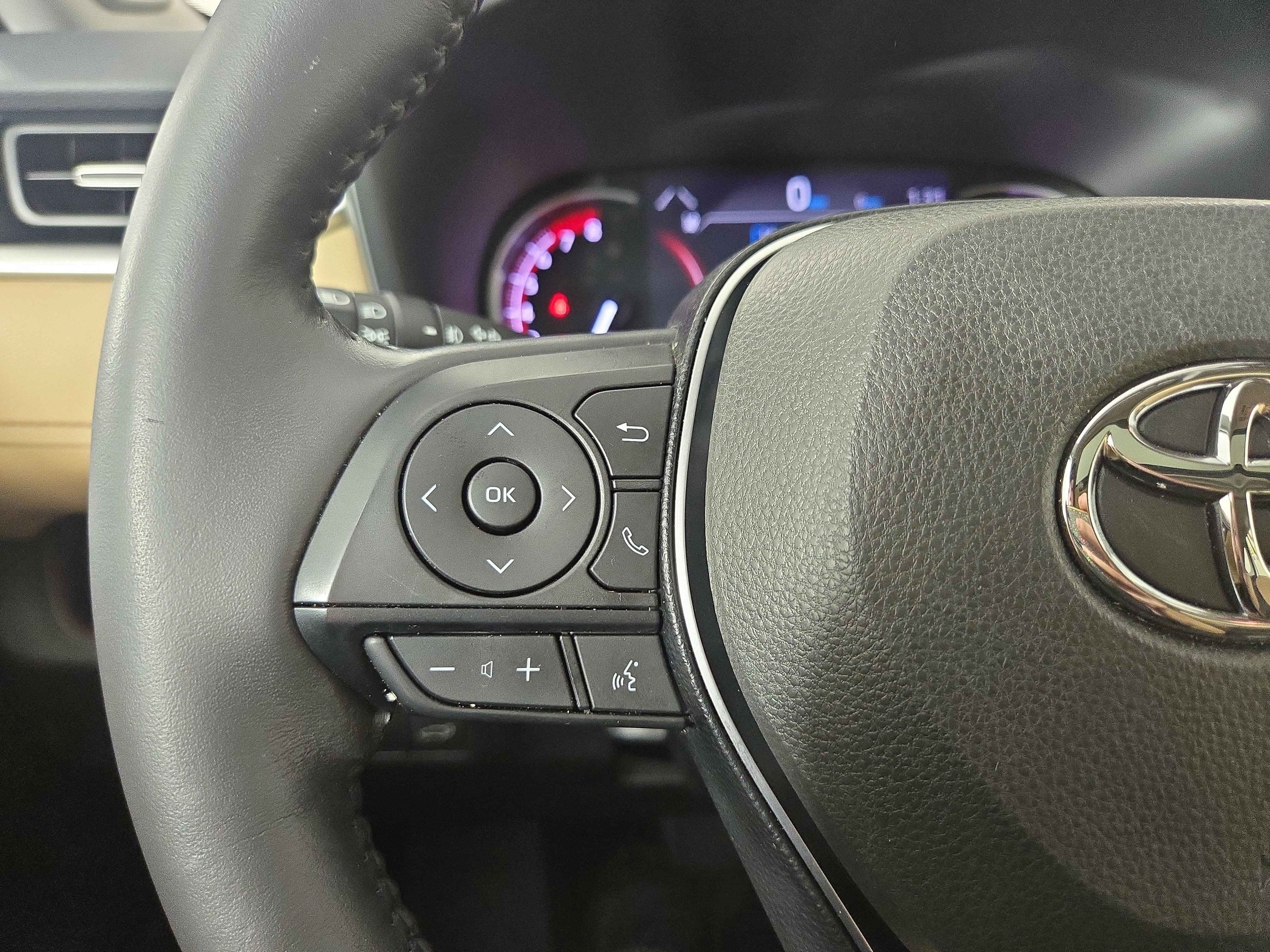 Used 2019 Toyota RAV4 Limited w/ Advanced Technology Package FWD image 15