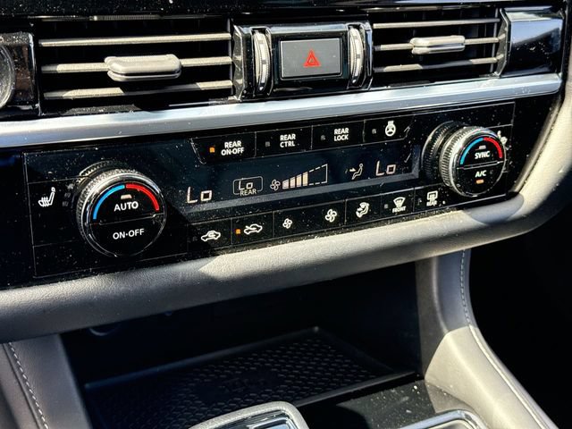 Used 2023 Nissan Pathfinder SL w/ SL Premium Package AWD/4WD image 19