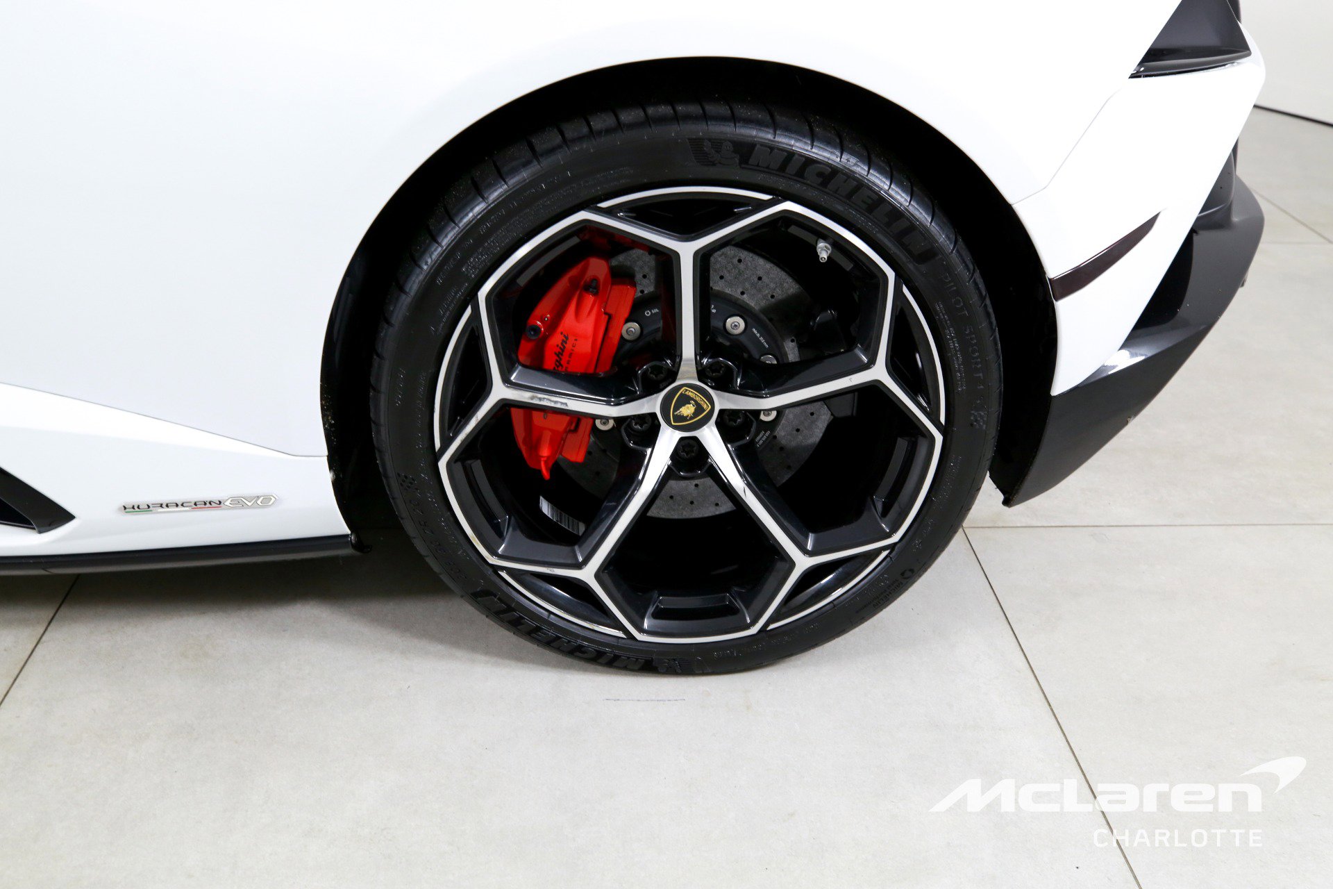 Used 2020 Lamborghini Huracan EVO image 30