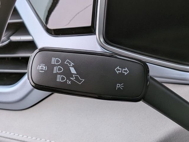 New 2026 Volkswagen Taos SE image 23