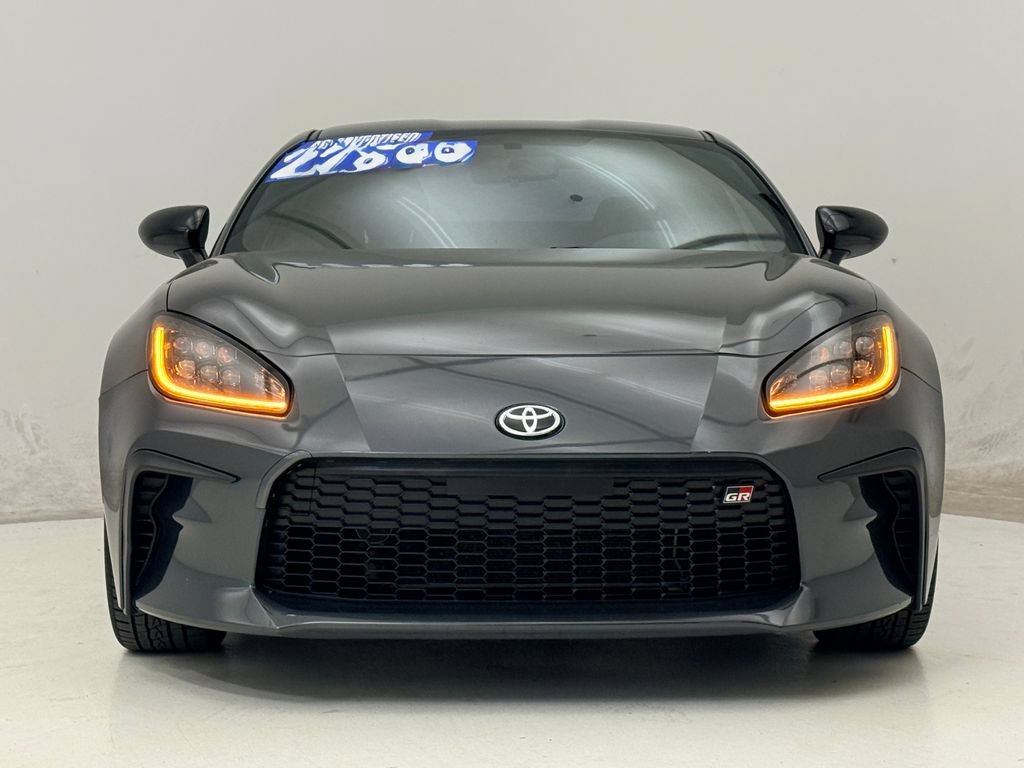Used 2022 Toyota GR86 RWD image 3
