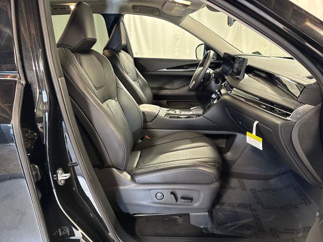 Certified 2025 INFINITI QX60 Pure image 13