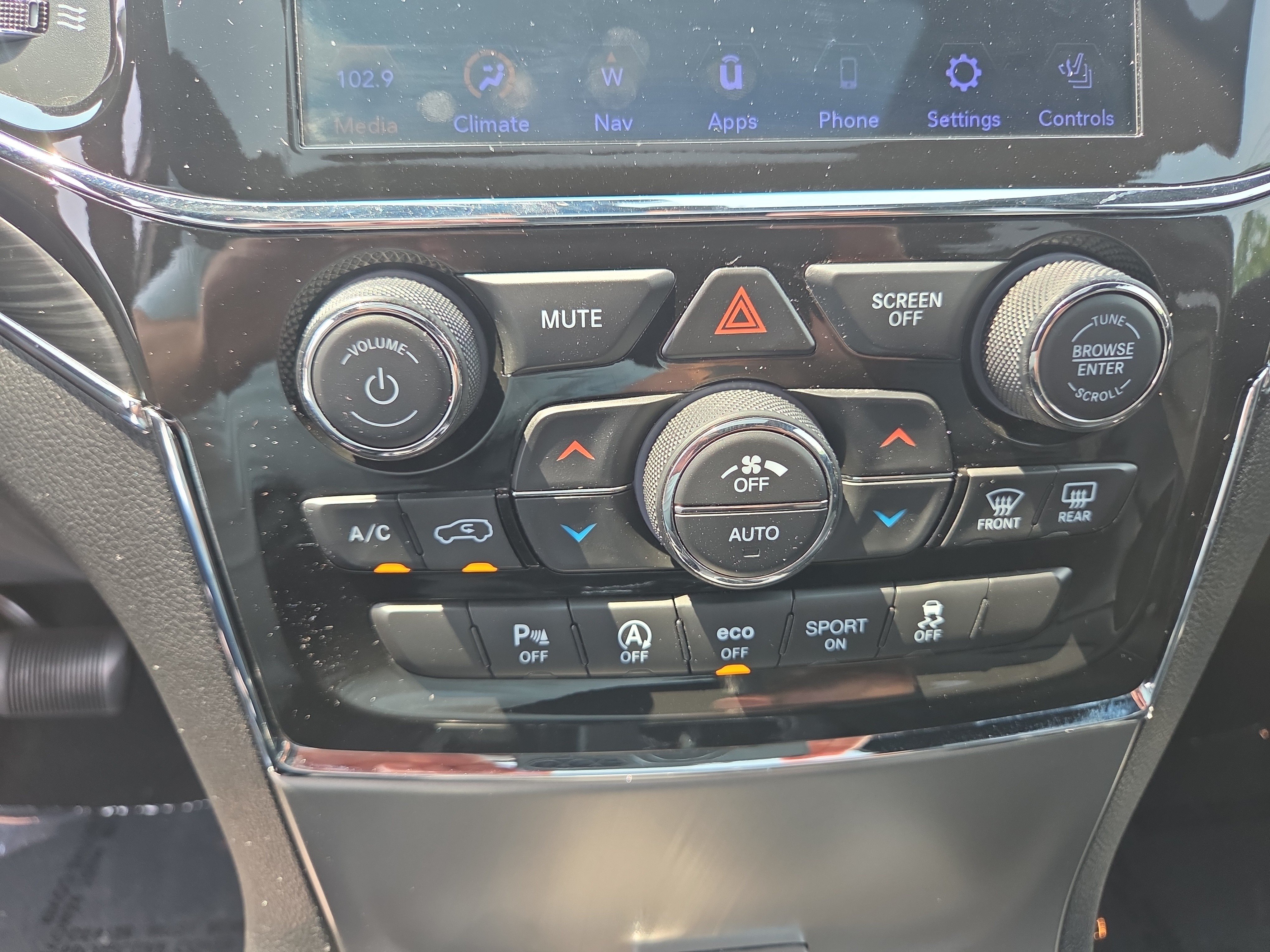 Used 2021 Jeep Grand Cherokee Limited AWD/4WD image 7
