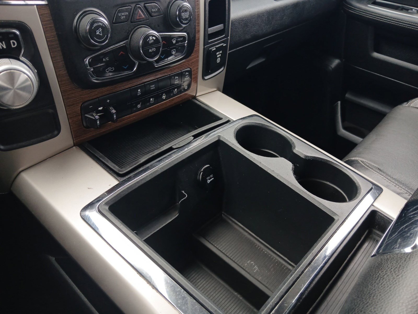 Used 2014 RAM 1500 Laramie w/ Convenience Group image 22