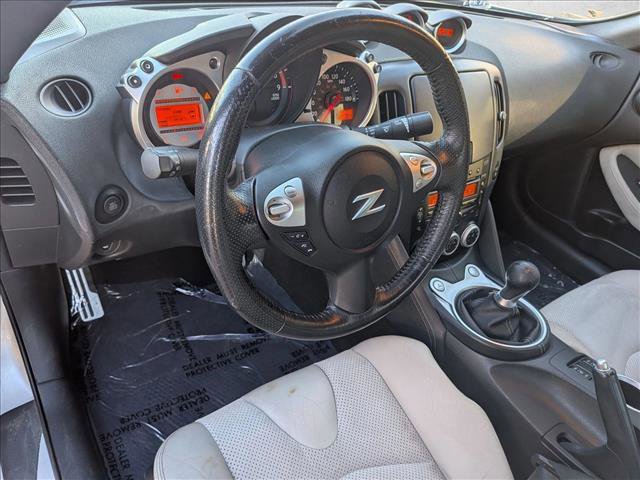 Used 2009 Nissan 370Z Touring image 10