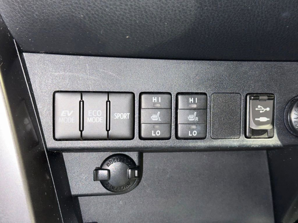 Used 2017 Toyota RAV4 SE AWD/4WD image 29