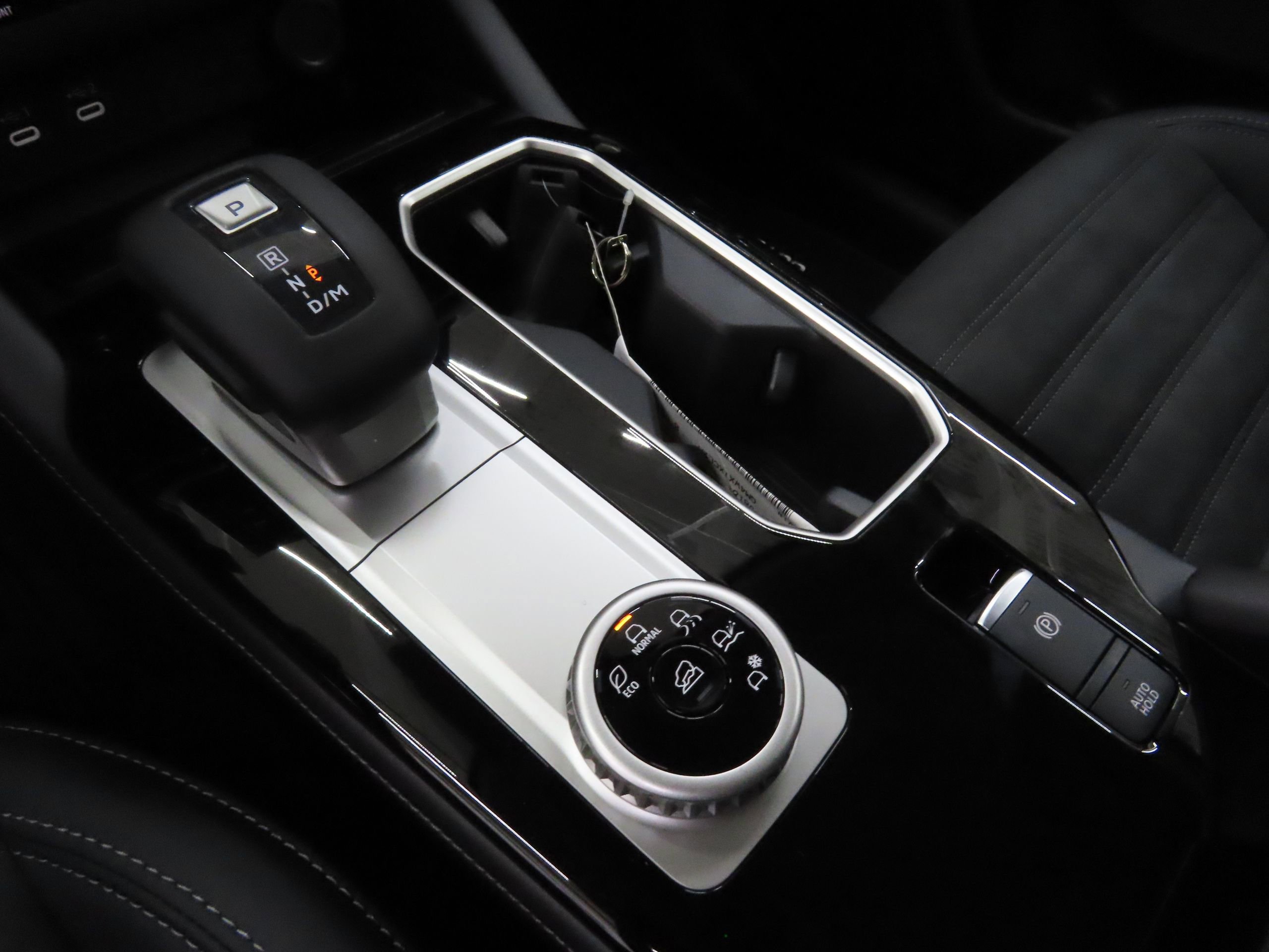 New 2025 Mitsubishi Outlander SE image 15